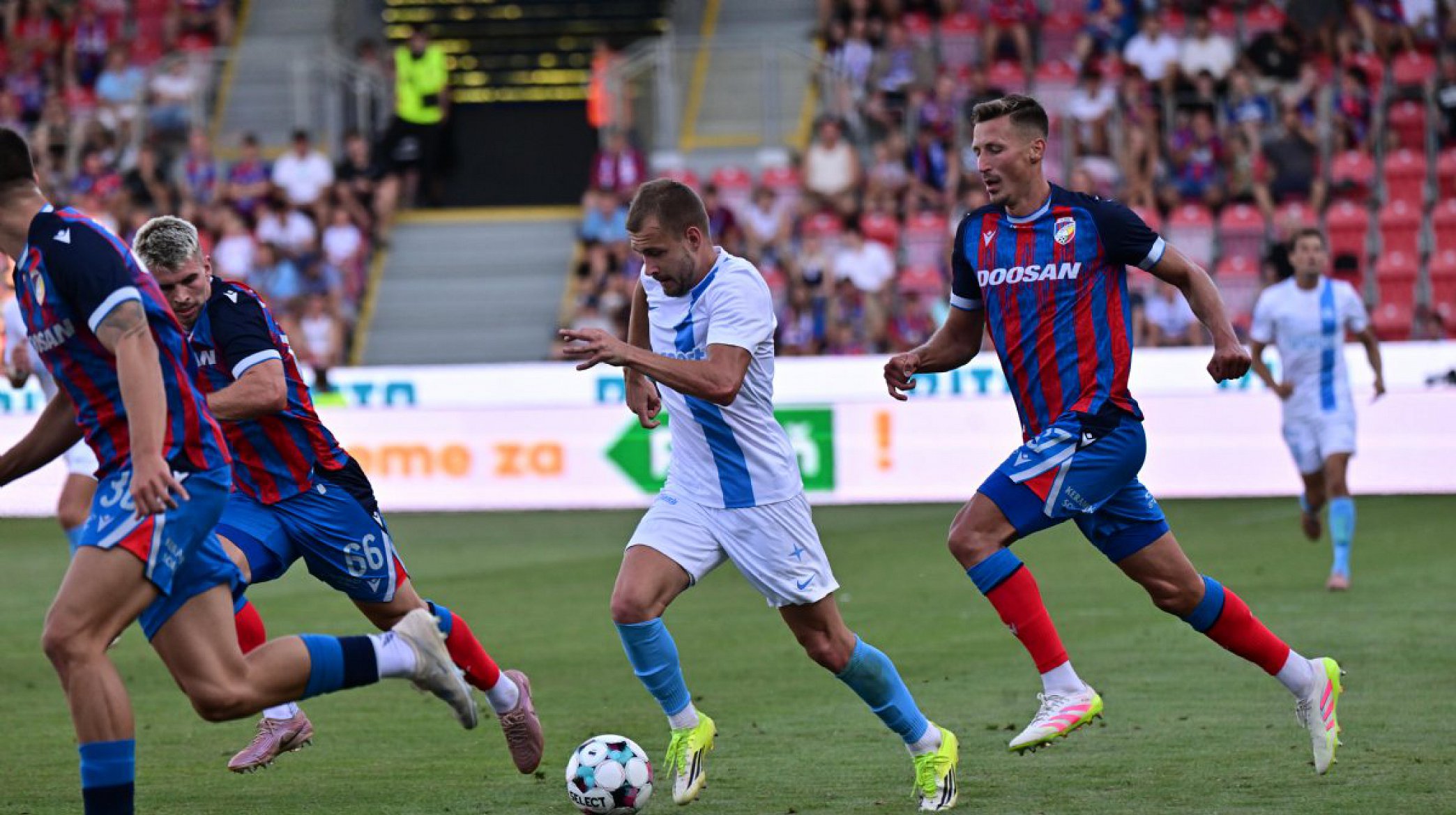 První ligové odpoledne patřilo hostům i Pulkrabovi. Liberec rozebral Plzeň, Baník uspěl ve Zlíně