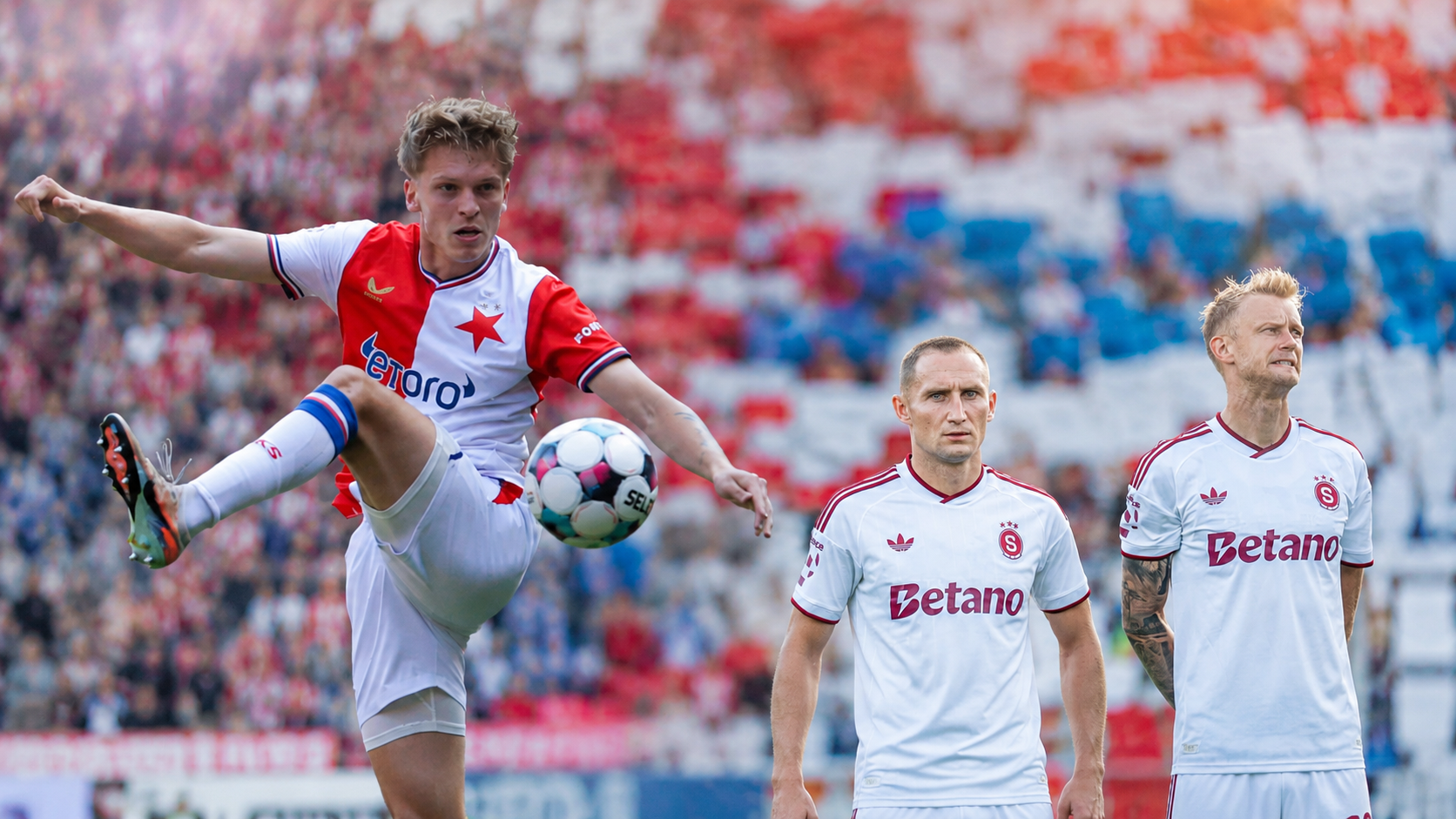 První kolo strhlo favoritům masky. Slavia ukázala sílu, Sparta s Plzní vlastní problémy